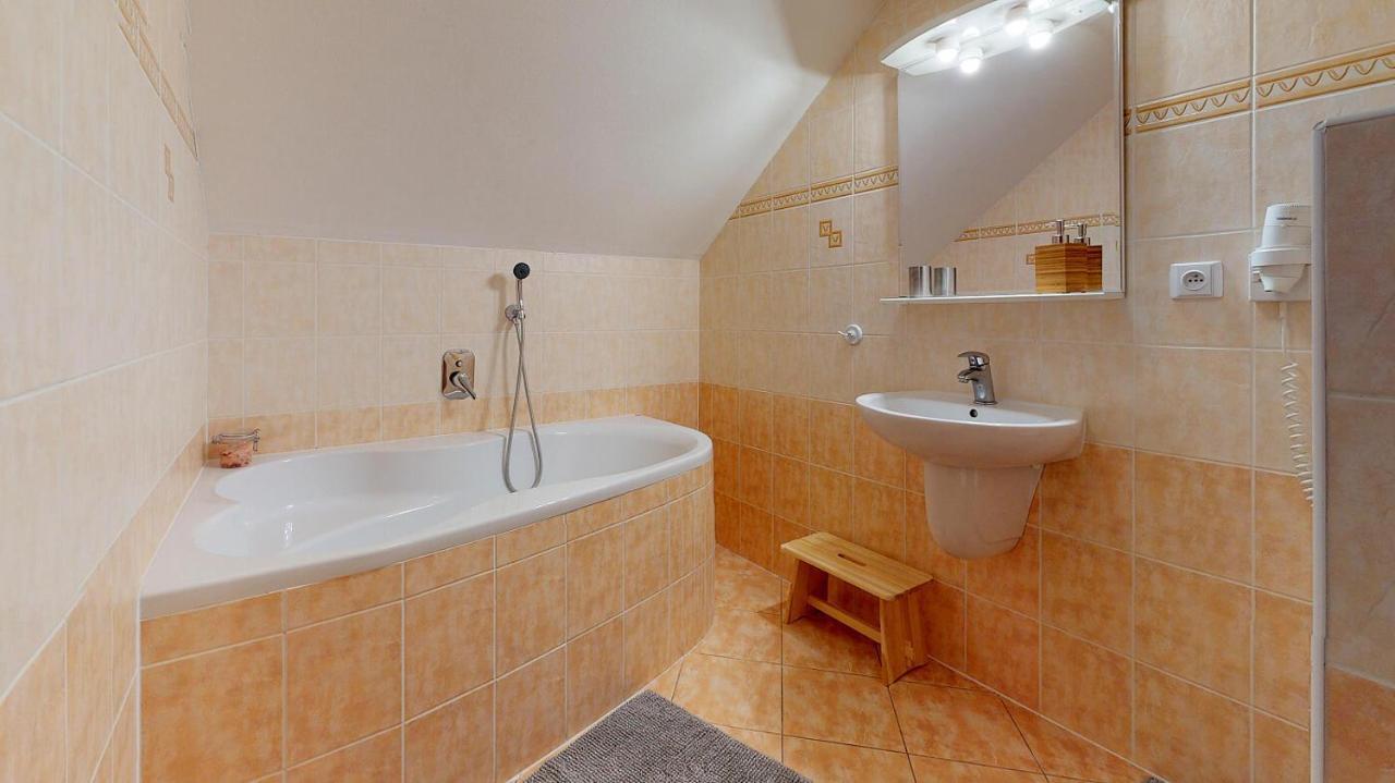Penzion Patrik Mikulcin Vrch Vapenice ภายนอก รูปภาพ